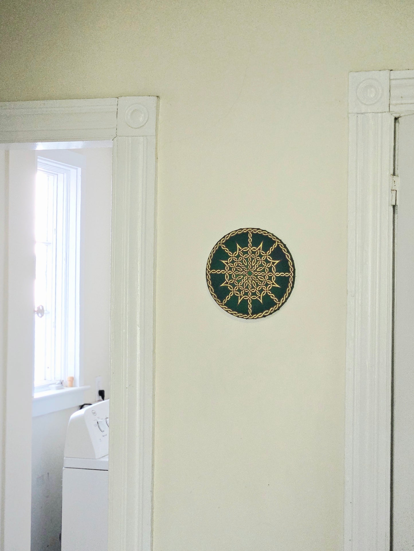 Eight-Pointed Star Celtic Knot Hand-Painted Round Canvas Wall Art