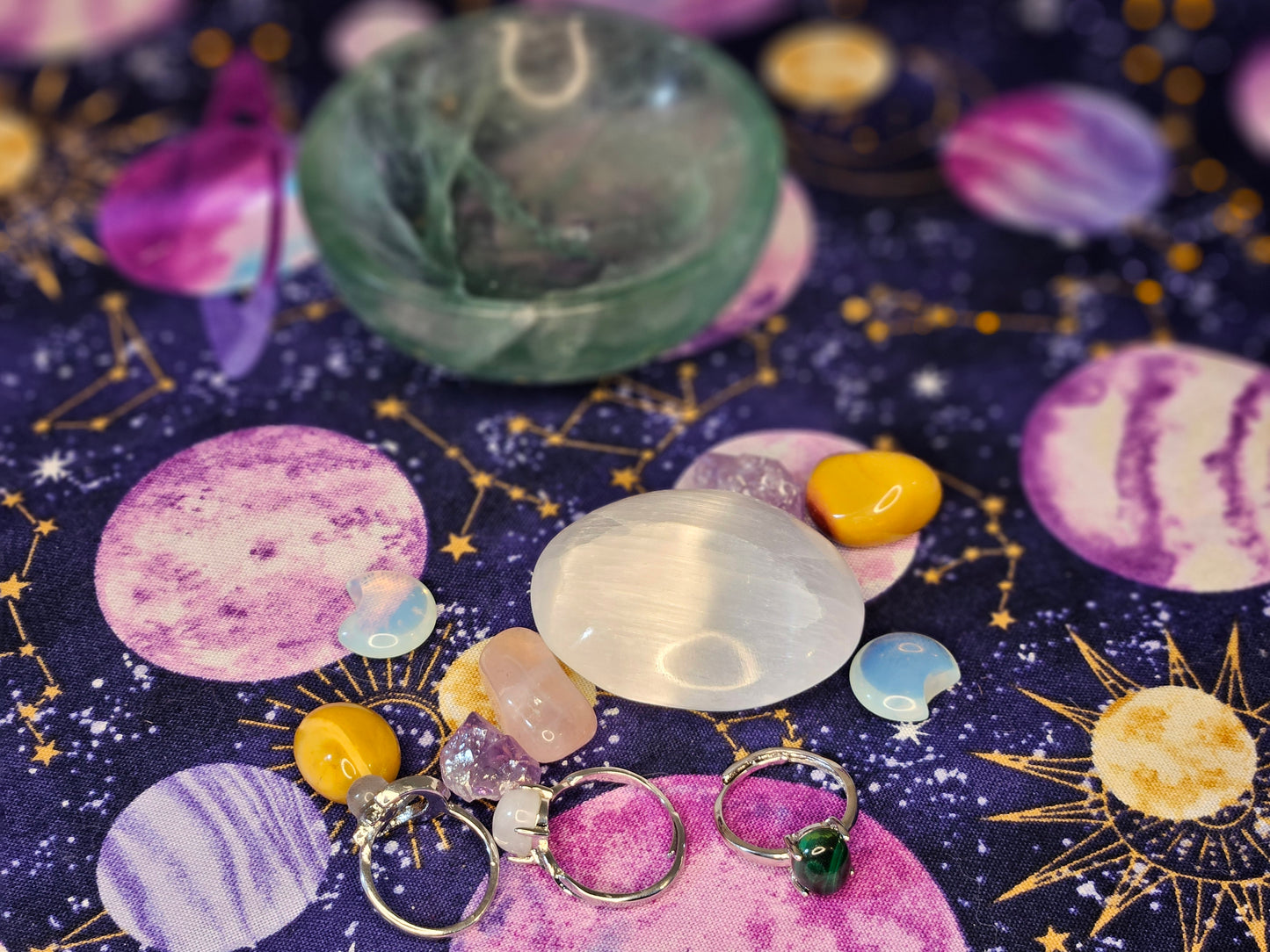 Round Green Fluorite Bowl - Crystal Bowl for Clarity & Emotional Healing