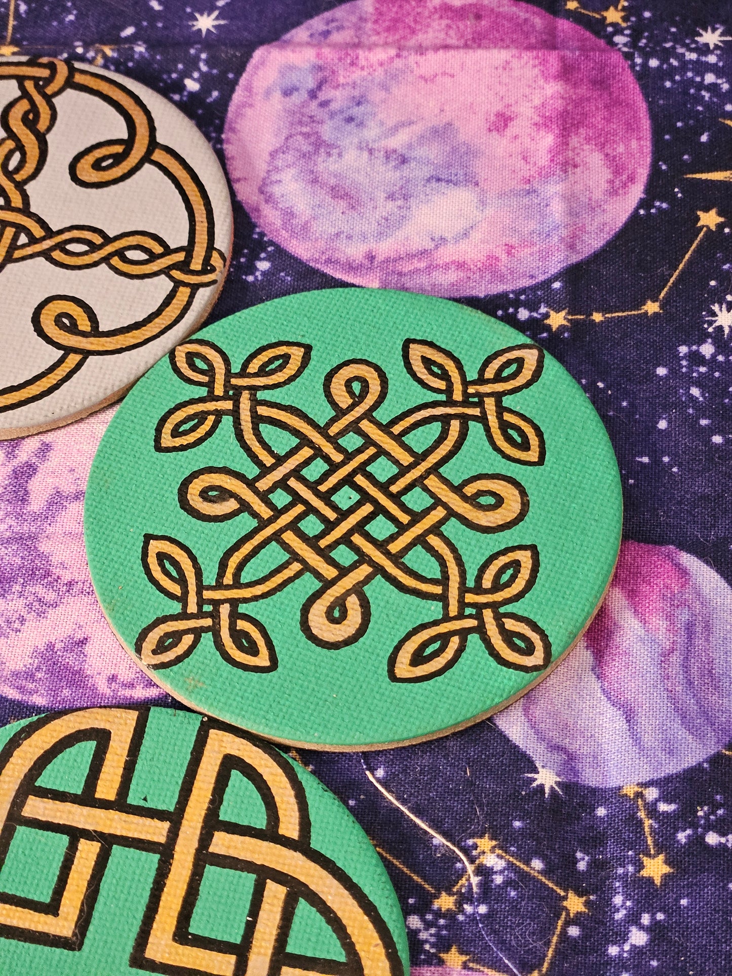 Celtic Knot Brooch Design Hand-Painted Round Fridge Magnet