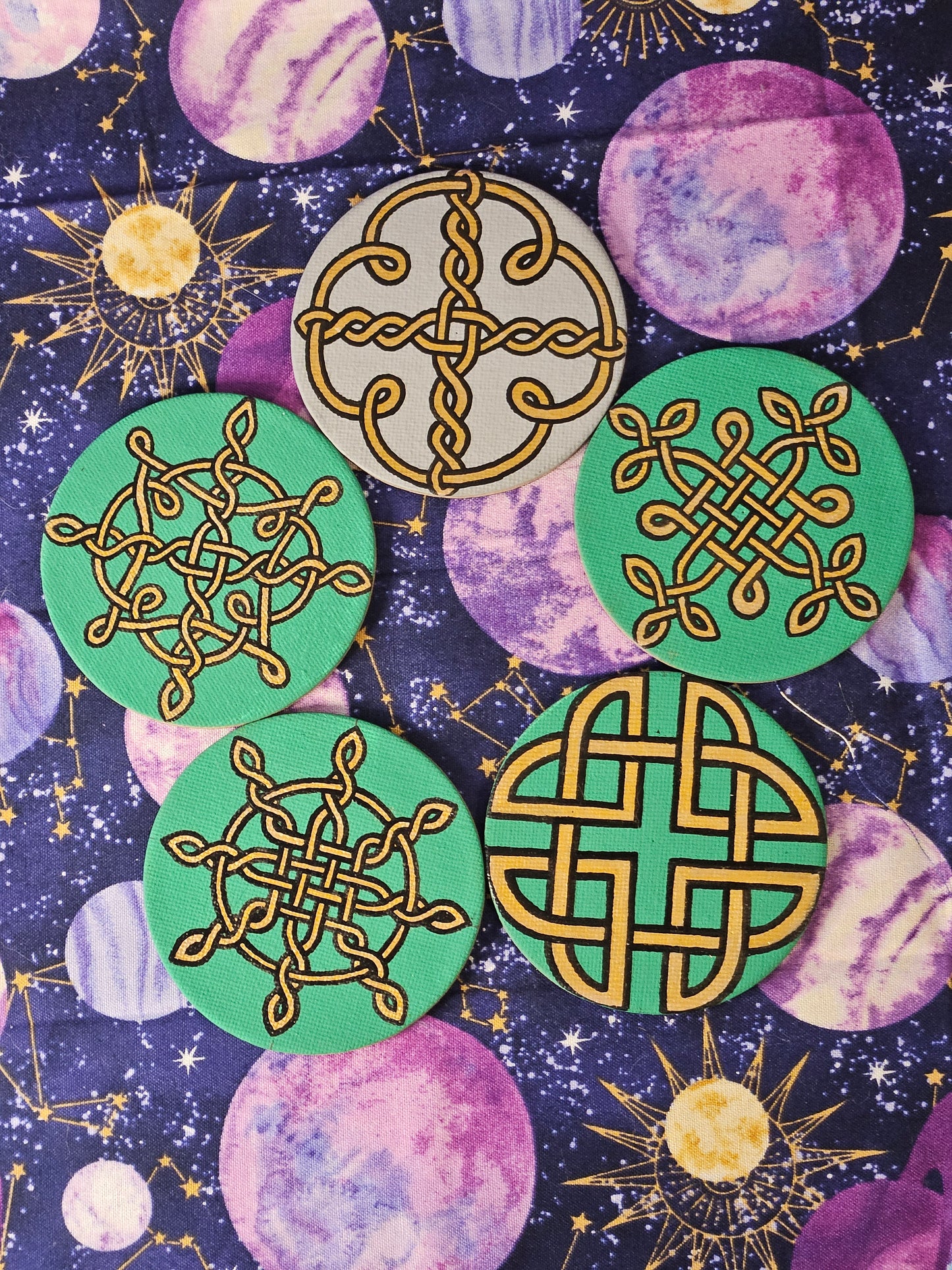 Celtic Knot Brooch Design Hand-Painted Round Fridge Magnet