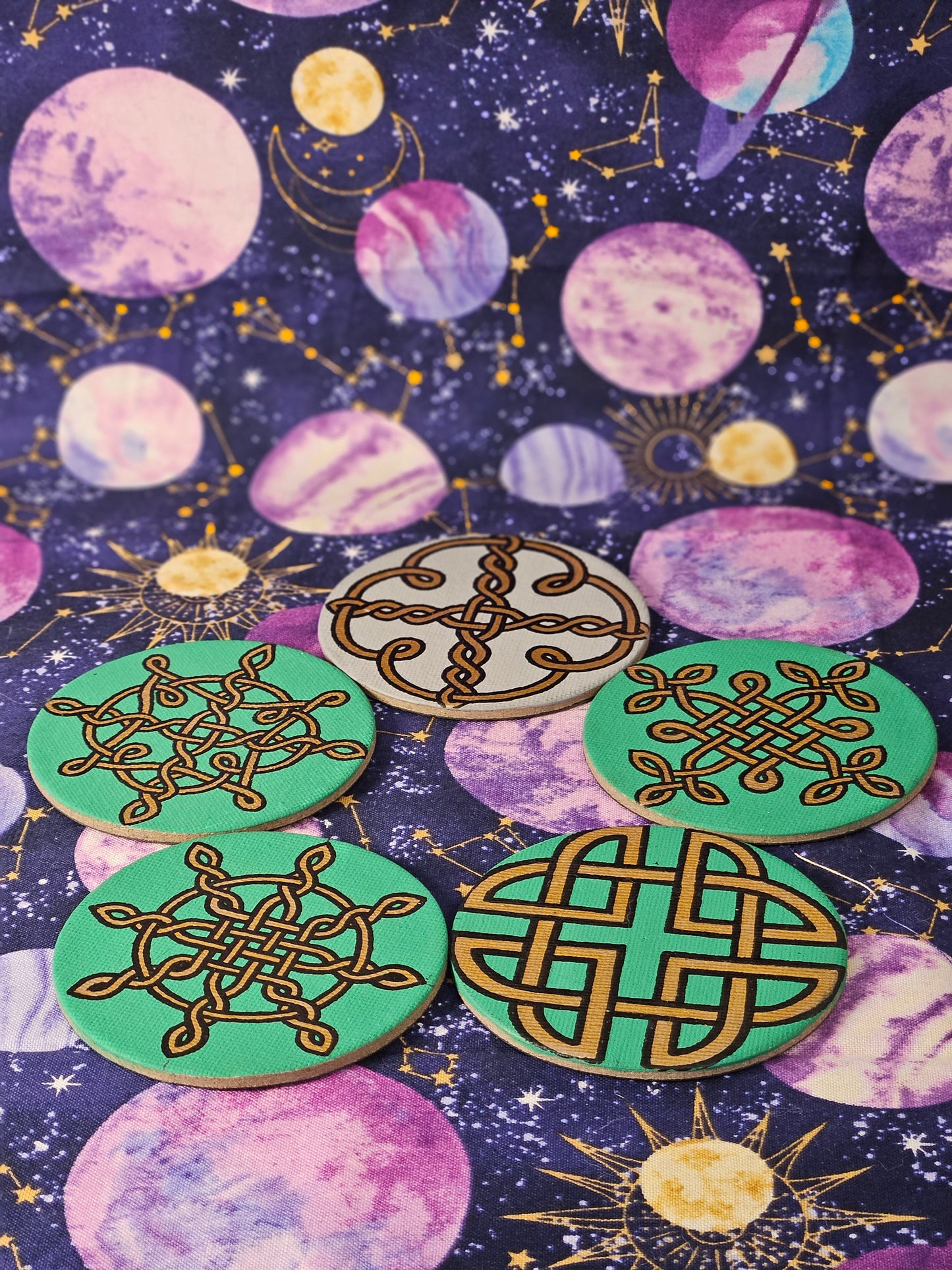 Celtic Knot Brooch Design Hand-Painted Round Fridge Magnet